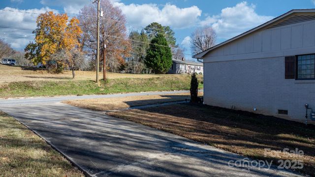631 Powell Road, Lenoir, NC 28645