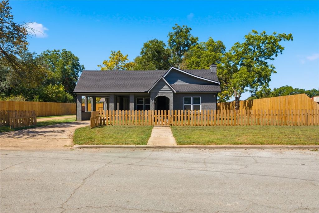 902 Post Oak Street, Hearne, TX 77859 — exterior