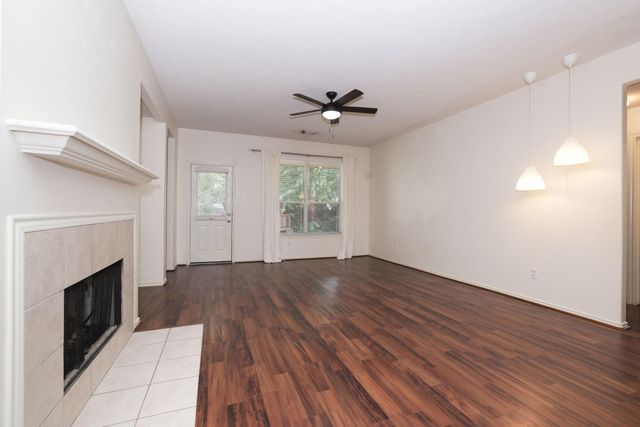 7 N Regan Mead Circle, The Woodlands, TX 77382