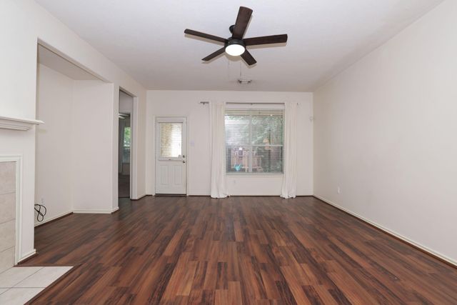 7 N Regan Mead Circle, The Woodlands, TX 77382