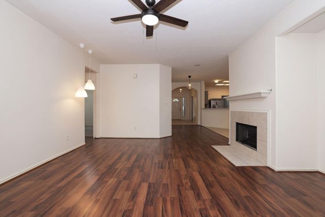 7 N Regan Mead Circle, The Woodlands, TX 77382