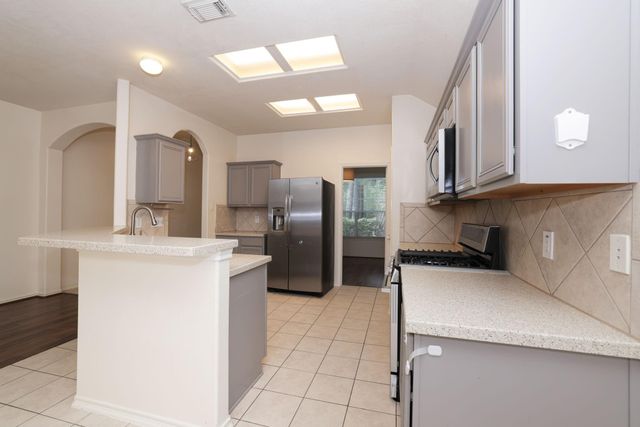 7 N Regan Mead Circle, The Woodlands, TX 77382