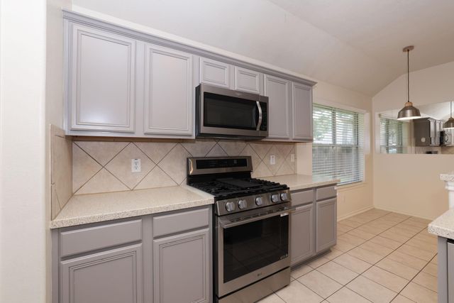 7 N Regan Mead Circle, The Woodlands, TX 77382