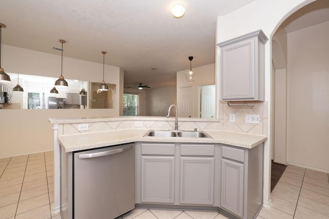 7 N Regan Mead Circle, The Woodlands, TX 77382