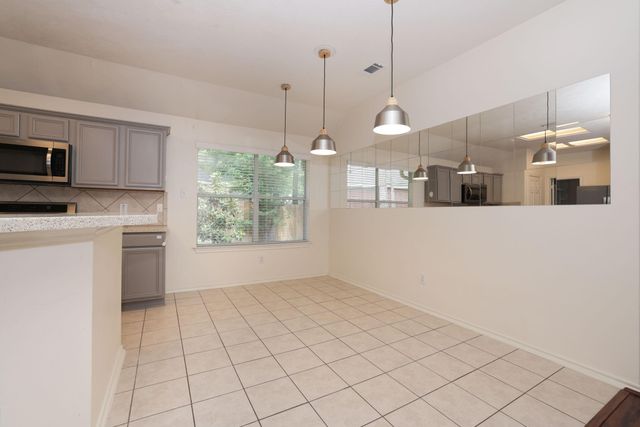 7 N Regan Mead Circle, The Woodlands, TX 77382