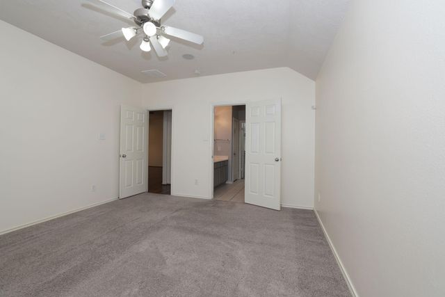 7 N Regan Mead Circle, The Woodlands, TX 77382