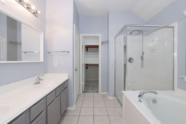 7 N Regan Mead Circle, The Woodlands, TX 77382