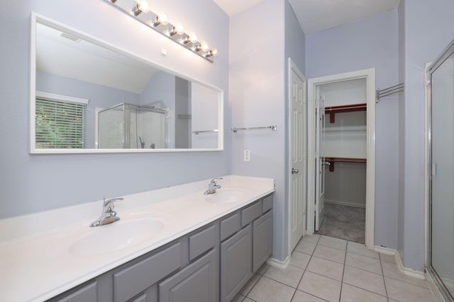 7 N Regan Mead Circle, The Woodlands, TX 77382