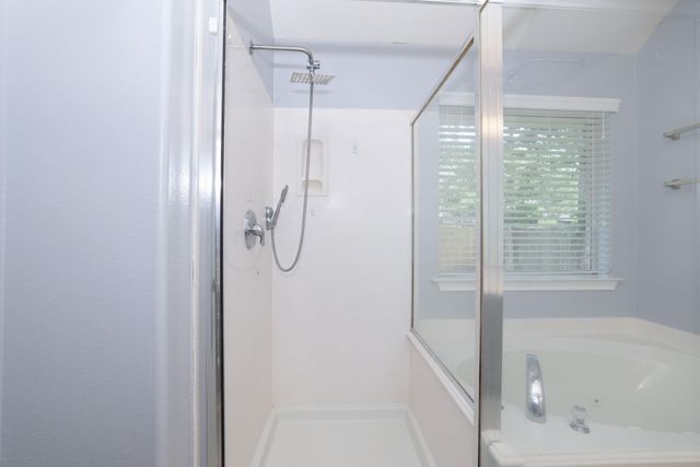 7 N Regan Mead Circle, The Woodlands, TX 77382