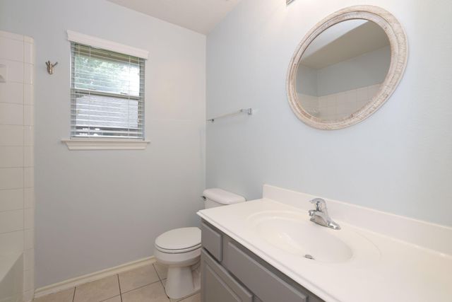 7 N Regan Mead Circle, The Woodlands, TX 77382