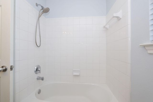 7 N Regan Mead Circle, The Woodlands, TX 77382