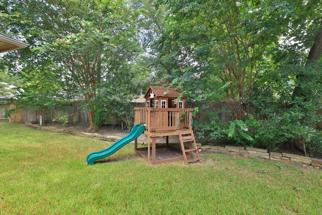 7 N Regan Mead Circle, The Woodlands, TX 77382