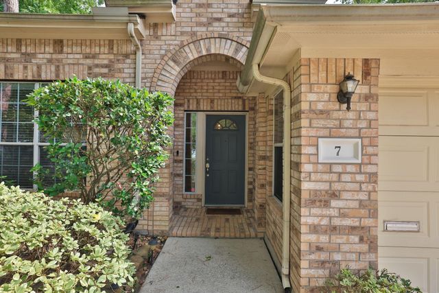 7 N Regan Mead Circle, The Woodlands, TX 77382