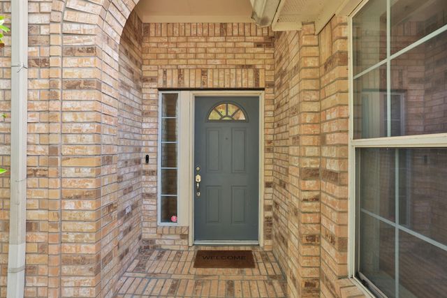 7 N Regan Mead Circle, The Woodlands, TX 77382