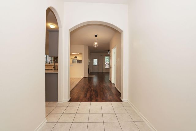 7 N Regan Mead Circle, The Woodlands, TX 77382