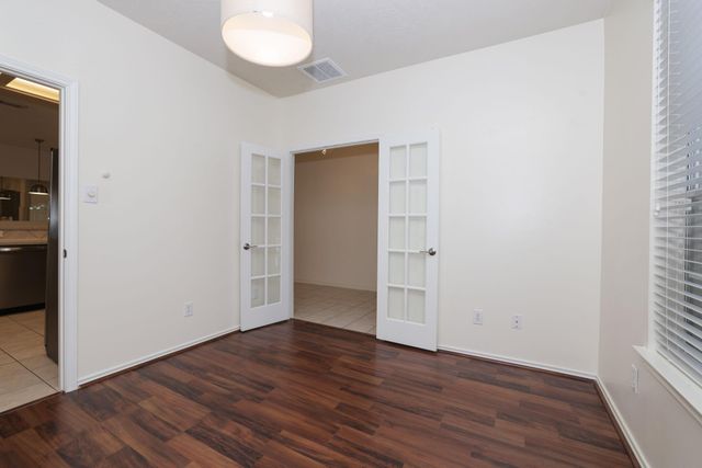 7 N Regan Mead Circle, The Woodlands, TX 77382