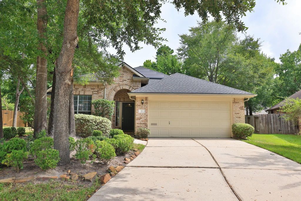 7 N Regan Mead Circle, The Woodlands, TX 77382