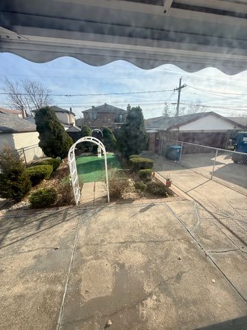 7445 W Winona Street, Harwood Heights, IL 60706