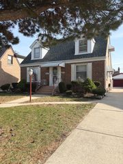 7445 W Winona Street, Harwood Heights, IL 60706