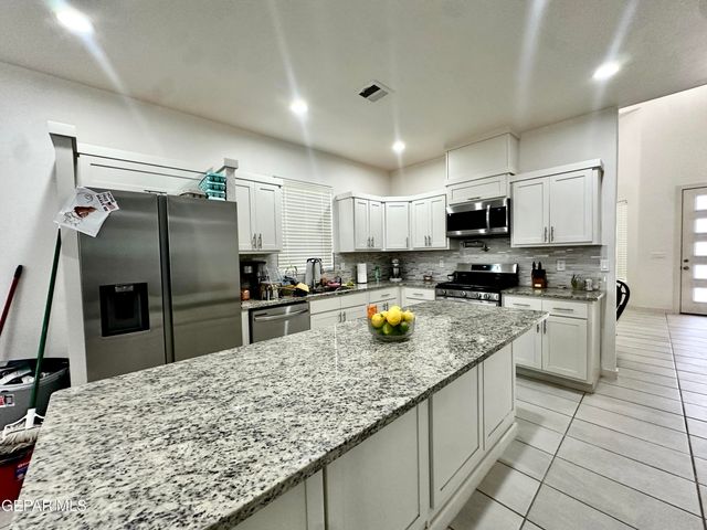 7780 Enchanted Park Drive, El Paso, TX 79911