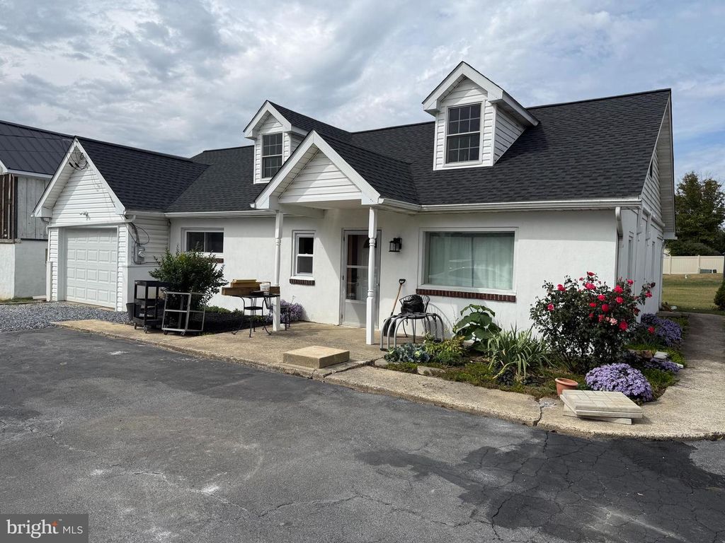 6 N KINZER RD, Kinzers, PA 17535