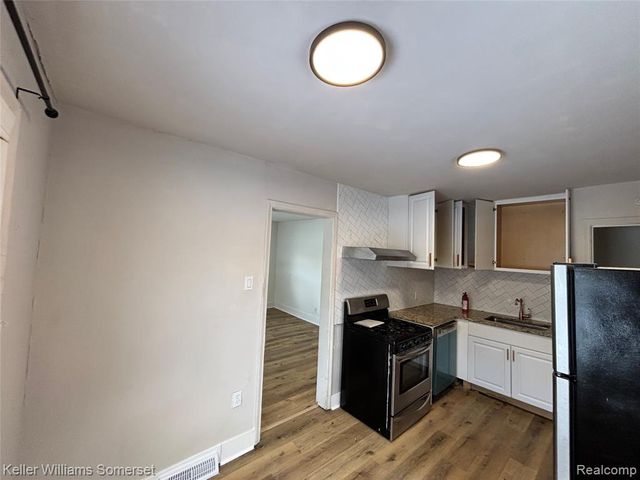 18623 Pembroke Avenue, Detroit, MI 48219