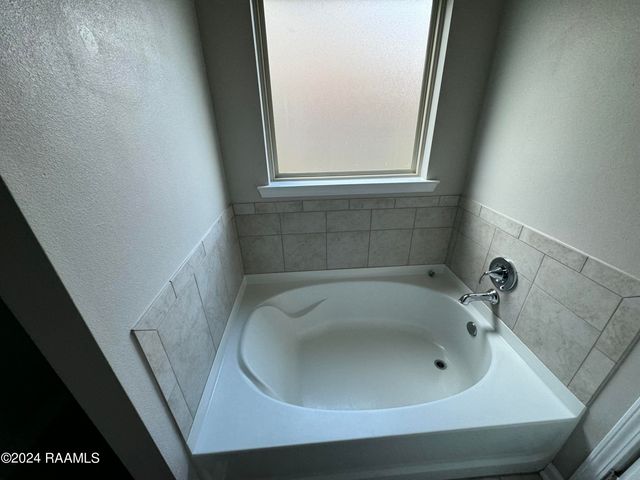 104 Garden Oaks Avenue, Youngsville, LA 70592