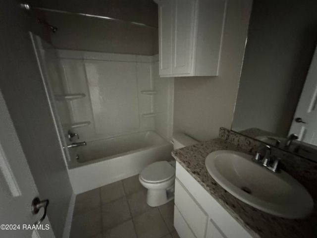 104 Garden Oaks Avenue, Youngsville, LA 70592