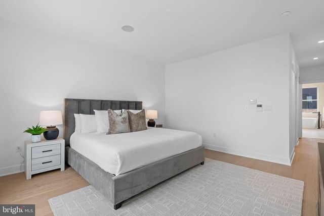 656 FAIRMOUNT AVE, Philadelphia, PA 19123