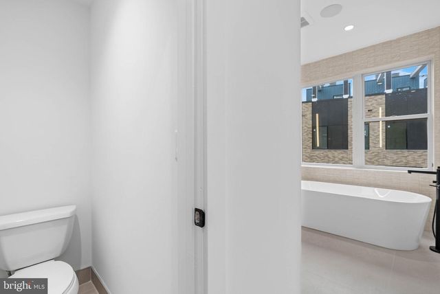 656 FAIRMOUNT AVE, Philadelphia, PA 19123