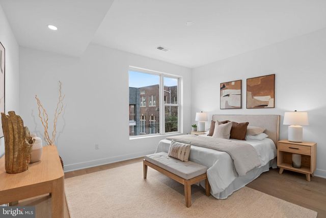 656 FAIRMOUNT AVE, Philadelphia, PA 19123