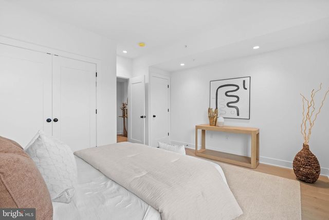 656 FAIRMOUNT AVE, Philadelphia, PA 19123