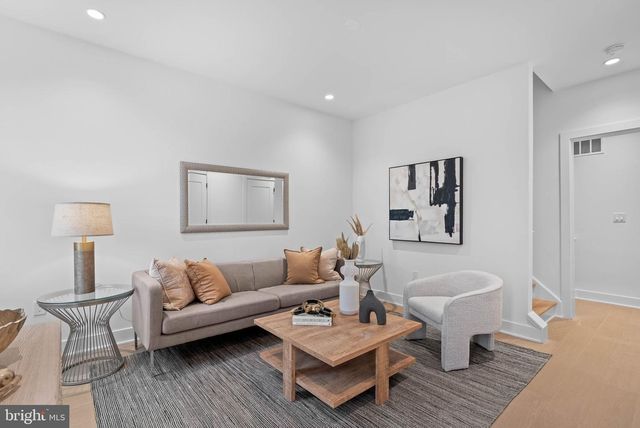 656 FAIRMOUNT AVE, Philadelphia, PA 19123