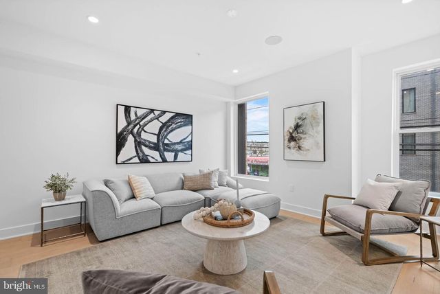 656 FAIRMOUNT AVE, Philadelphia, PA 19123