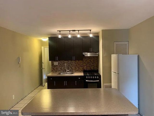 1614 S BROAD ST, Philadelphia, PA 19145