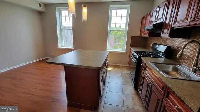 1614 S BROAD ST, Philadelphia, PA 19145