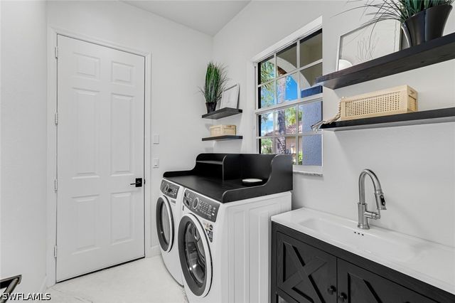 6132 Highwood Park LN, Naples, FL 34110