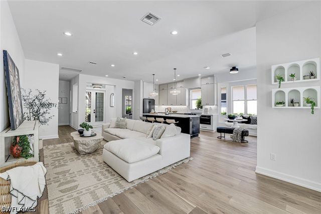 6132 Highwood Park LN, Naples, FL 34110