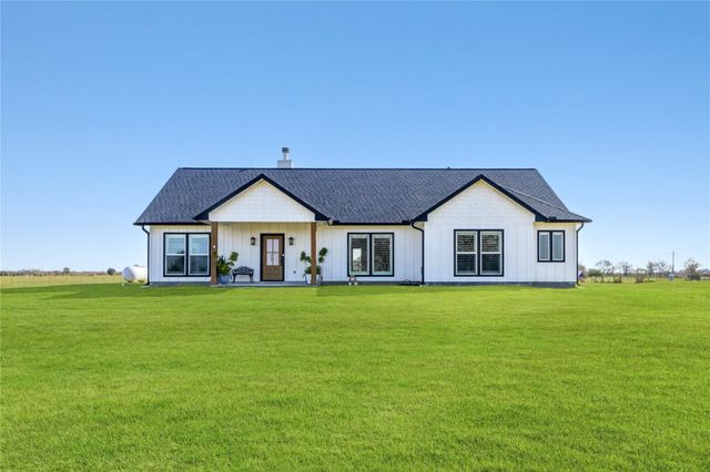 17637 Englin Road, Winnie, TX 77665