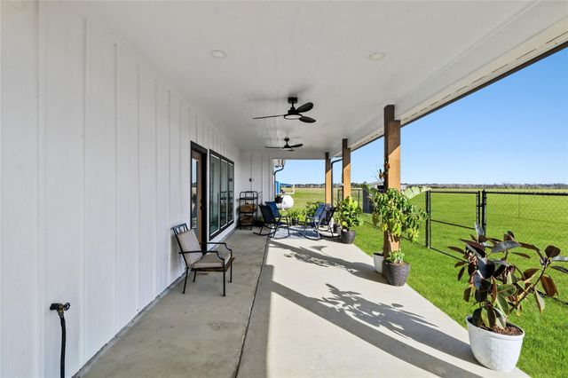 17637 Englin Road, Winnie, TX 77665