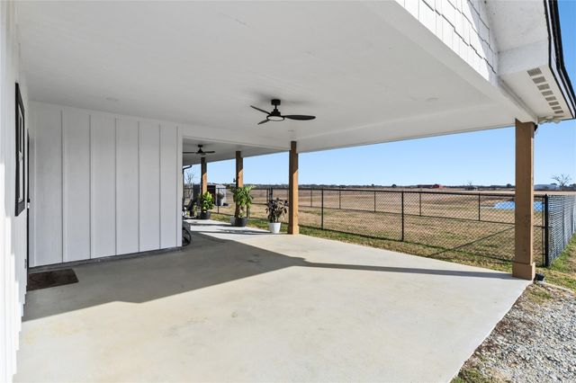 17637 Englin Road, Winnie, TX 77665