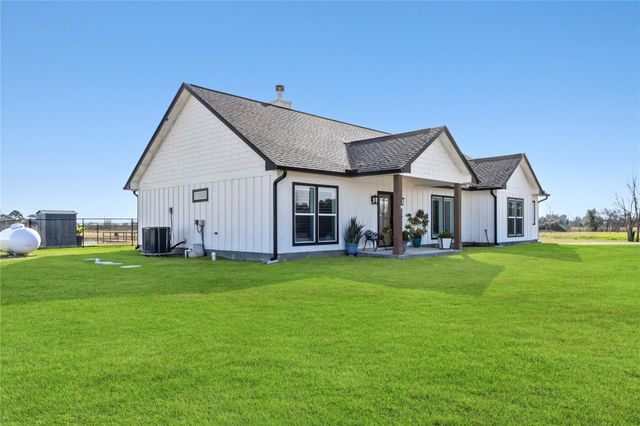 17637 Englin Road, Winnie, TX 77665