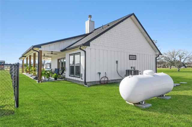 17637 Englin Road, Winnie, TX 77665