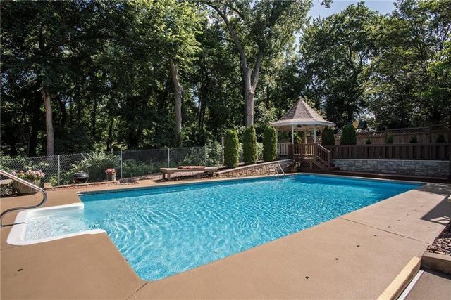 12914 W 69th Street, Shawnee, KS 66216