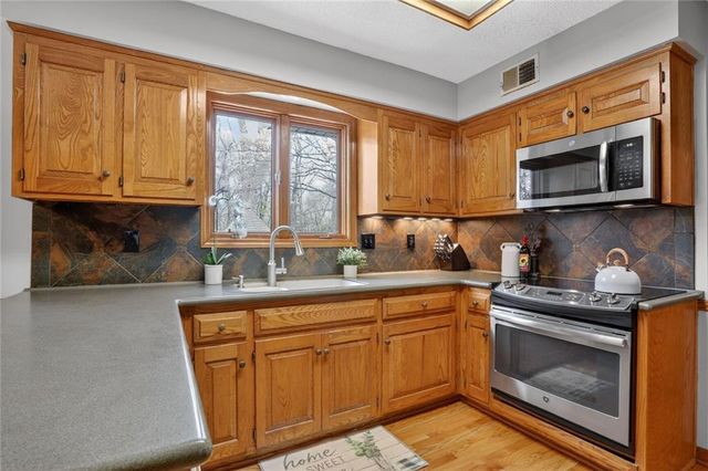 12914 W 69th Street, Shawnee, KS 66216