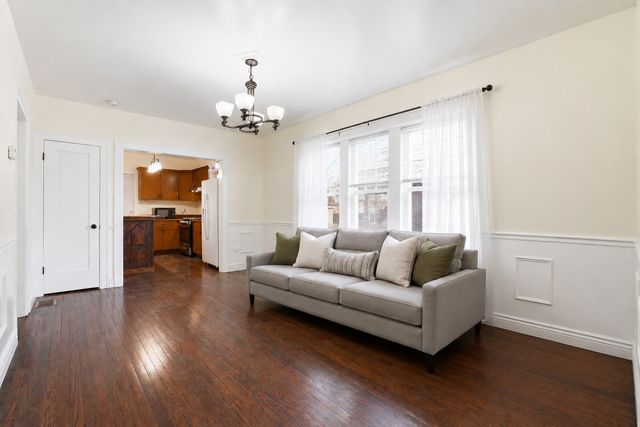 6225 S Seeley Avenue, Chicago, IL 60636
