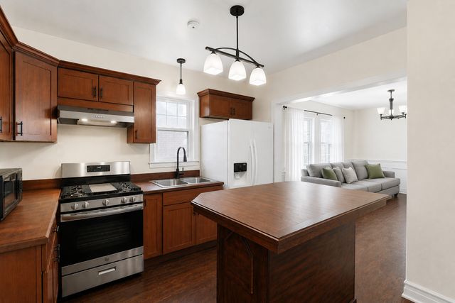 6225 S Seeley Avenue, Chicago, IL 60636