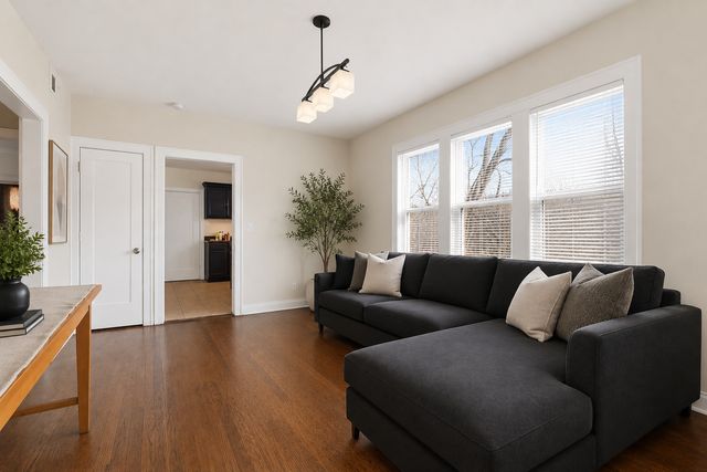 6225 S Seeley Avenue, Chicago, IL 60636