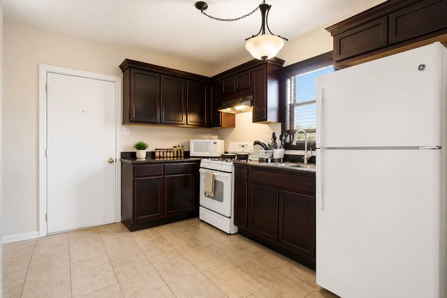 6225 S Seeley Avenue, Chicago, IL 60636