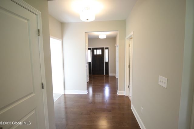 15a Wyatt's Way, Clifton Park, NY 12065